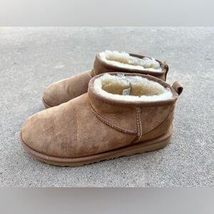 UGG ultra mini classic boot youth 5